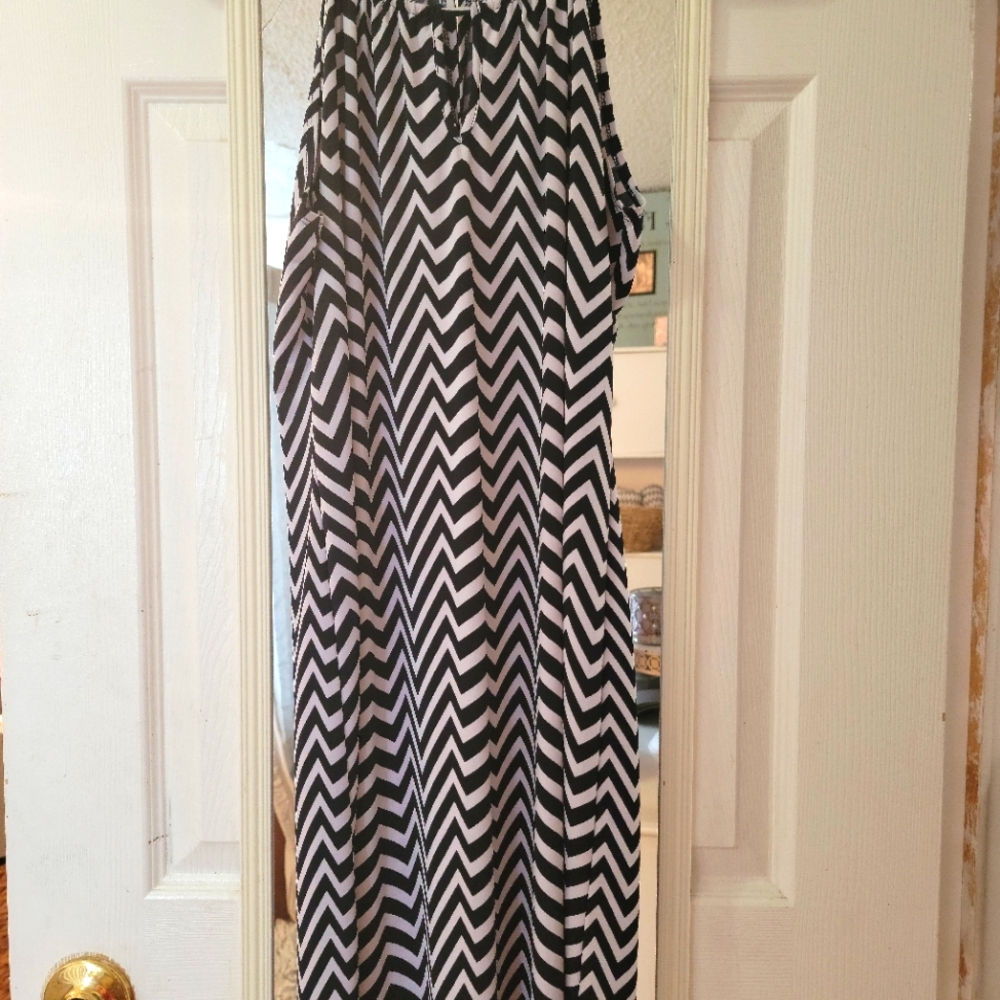 ENFOCUS STUDIO SLEEVELESS DRESS size 4